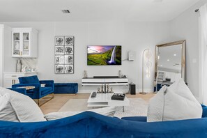 Smart-TV, Videospiele, Bücher, Stereoanlage