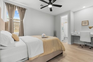 3 Schlafzimmer, Zimmersafe, Schreibtisch, Bügeleisen/Bügelbrett