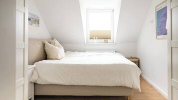 1 bedroom, iron/ironing board, travel cot, free WiFi