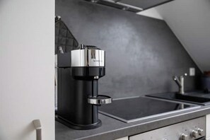 冰箱、微波炉、烤箱、炉灶