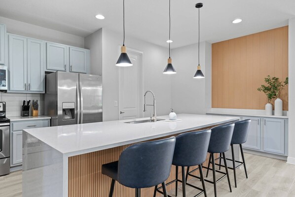 Fridge, microwave, oven, stovetop - Magical 8 bd Family Retreat Close to Parks! (2311) (Kissimmee)