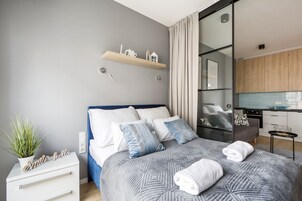 Deluxe Apartment | 1 bedroom, laptop workspace, blackout drapes, free WiFi