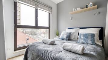 Deluxe Apartment | 1 bedroom, laptop workspace, blackout drapes, free WiFi
