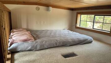 2 makuuhuonetta, tallelokero huoneessa, ilmainen Wi-Fi, vuodevaatteet