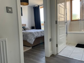 4 bedrooms, WiFi, bed sheets