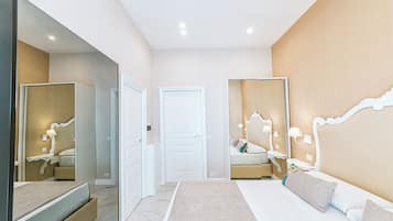 Habitación clásica doble | Ropa de cama de alta calidad, colchones con acolchado adicional, minibar