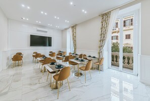 Free daily buffet breakfast - GENTILE SUITE & SPA VOMERO (Naples)