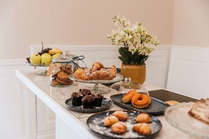 Tägliches inbegriffenes Frühstücksbuffet