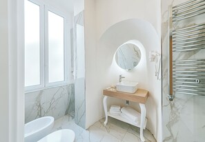 Classic Double Room | Bathroom - GENTILE SUITE & SPA VOMERO (Naples)