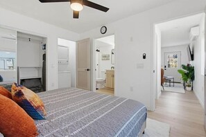 1 slaapkamer, een strijkplank/strijkijzer, wifi, beddengoed