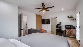 1 slaapkamer, een strijkplank/strijkijzer, wifi, beddengoed