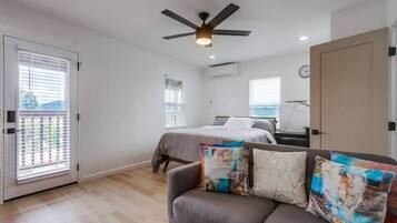 1 habitación, escritorio, tabla de planchar con plancha y wifi