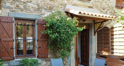 Charmante Maison en Pierres Dans Village, 200m du Canal du Midi. 30 mn Plages