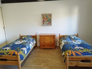 2 bedrooms, iron/ironing board
