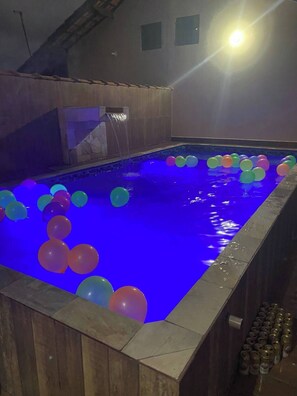 Indoor pool - Cozy House, With Large Pool and Waterfall  (Balneario Verde Mar Mongaguá)