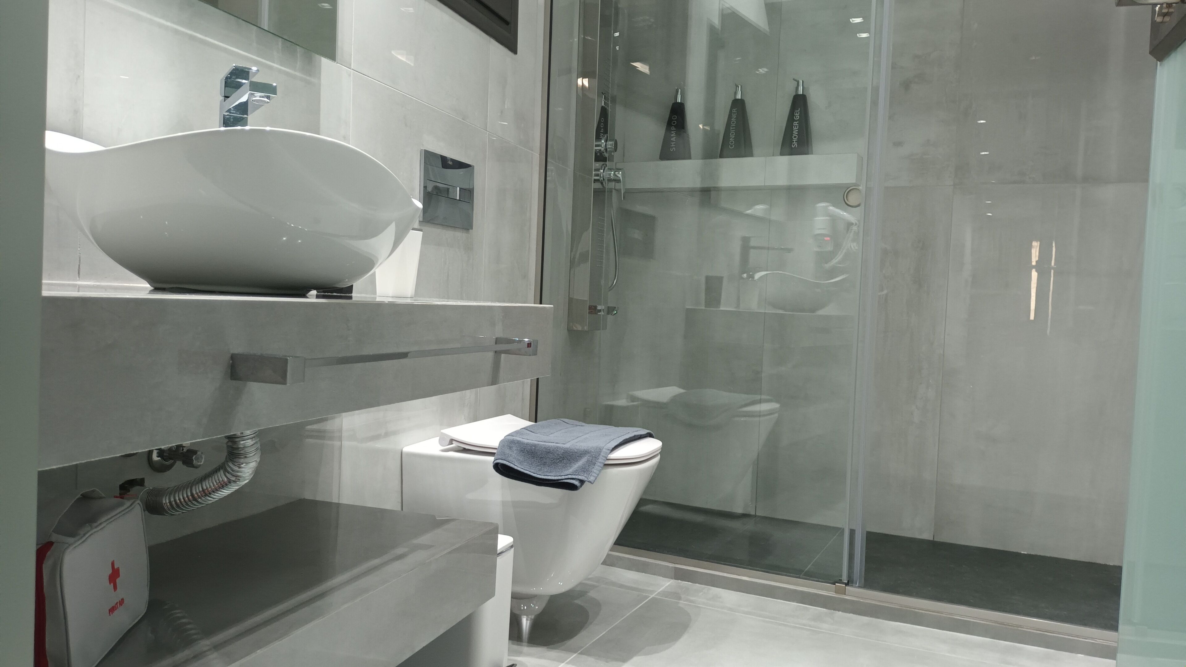 Deluxe Apartment | Bathroom