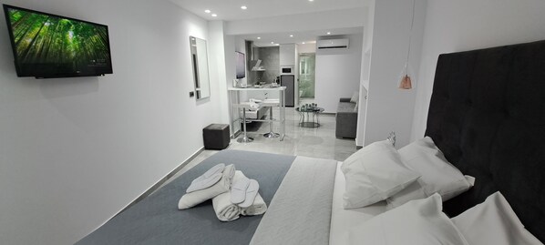 Deluxe Apartment | 1 bedroom, blackout drapes, soundproofing, iron/ironing board - KM LUXURY apart downtown (Heraklion)