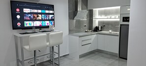 Superior Apartment | Dapur peribadi | Peti sejuk, ketuhar gelombang mikro, dapur, pembancuh kopi espreso 