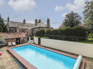 Outdoor pool - Bailey House (Driffield)