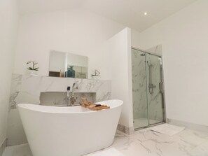 Shower - Bailey House (Driffield)