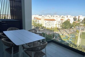 Outdoor dining - Pent House with private jacuzzi & near the beach (Punta Cana)