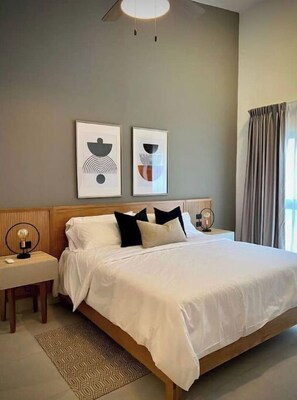 2 bedrooms, in-room safe, desk, iron/ironing board