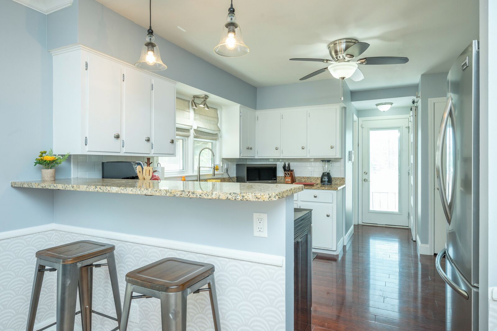 Køleskab, mikrobølgeovn, ovn, kogeplade