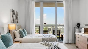 1 habitación, escritorio, tabla de planchar con plancha y wifi