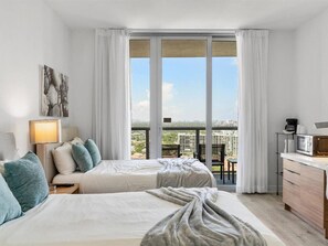 1 makuuhuone, työpöytä, silitysrauta/-lauta, Wi-Fi