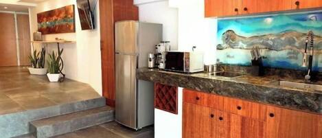 Micro-ondes, cafetière/bouilloire