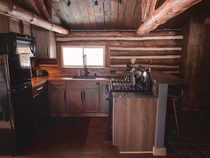 Kjøleskap, mikrobølgeovn, ovn og kaffetrakter/tekoker