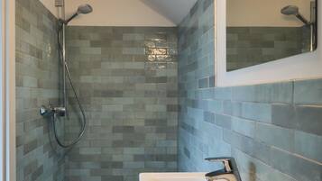 Dusche, Handtücher, Seife, Toilettenpapier