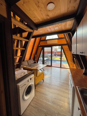 Mini-Kühlschrank, Herdplatte, Geschirrspüler