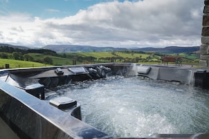 Bañera de hidromasaje al aire libre