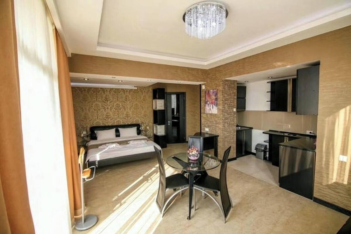 Luxury Room | 1 bedroom, in-room safe, iron/ironing board, free WiFi