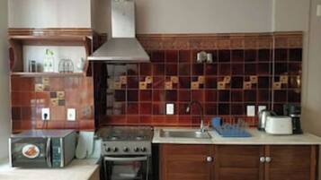 Fridge, microwave, oven, coffee/tea maker