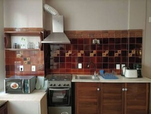Fridge, microwave, oven, coffee/tea maker