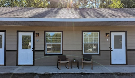 Exterior. The Greenland Motel - Room No.2
