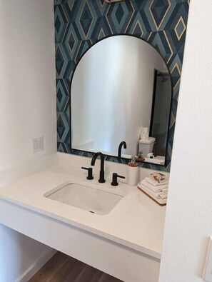 Bathroom - The Greenland Motel - Room No.4 (Munising)