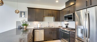 < 2 Mi to Dtwn: Reno Gem w/ Rooftop Patio!