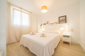 1 habitación, tabla de planchar con plancha, wifi gratis y ropa de cama 