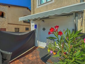 Property grounds - studio apartment Noemi (Bužinija)