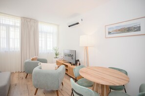 Living area - Liiiving in Porto - Urban Art Apartment (Porto)