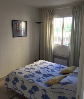 2 chambres, fer et planche Ă repasser, Wi-Fi, draps fournis