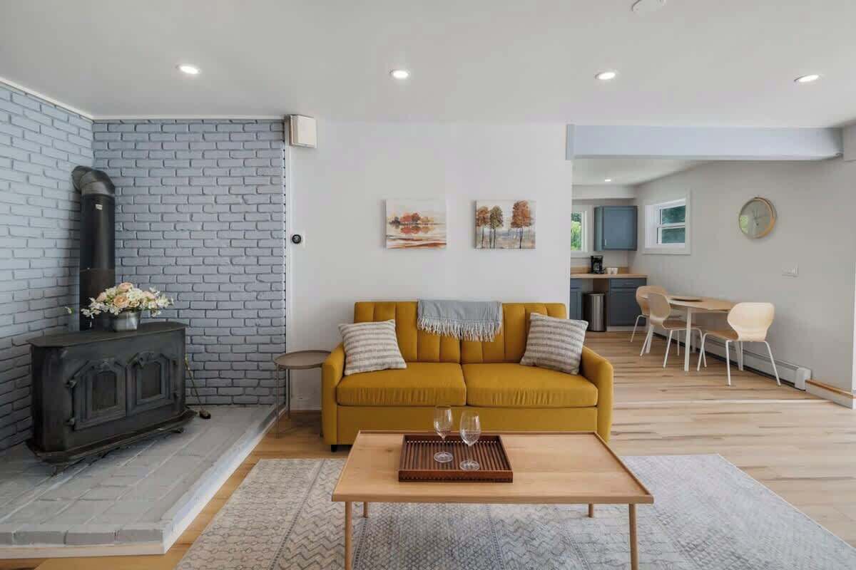 Televisión y oficina 