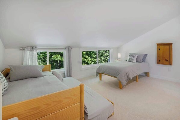 2 Schlafzimmer, Schreibtisch, Bügeleisen/Bügelbrett, WLAN