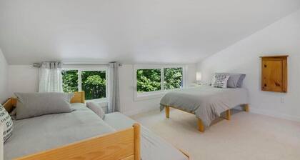 Modern Condo Surrounded by Nature I Heart of Stowe