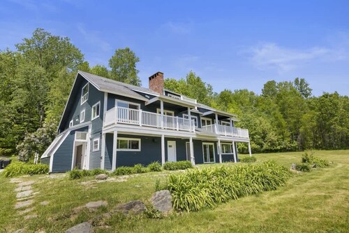 Modern Condo Surrounded by Nature I Heart of Stowe