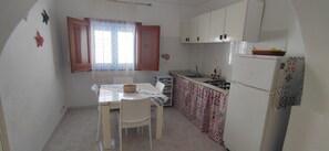 Private kitchen - Marettimo Very central apartment with the entrance facing the sea (Marettimo)