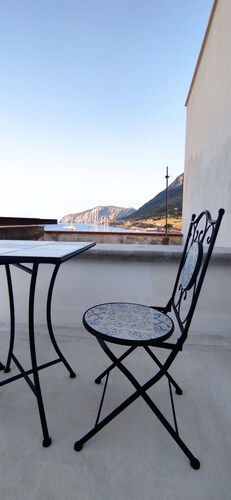 Marettimo Very central apartment with the entrance facing the sea